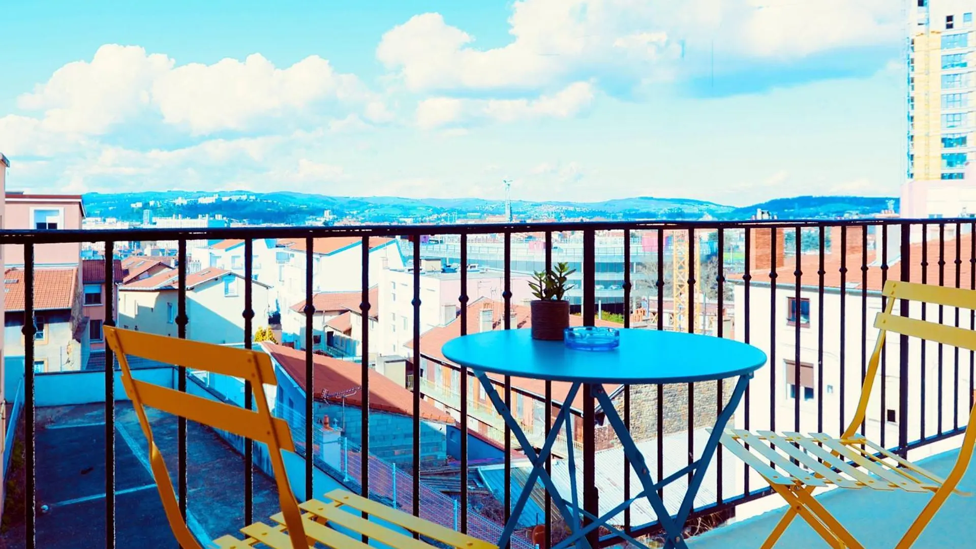 Le Cocon: Cozy Family Retreat with Balcony and Amenities Apartment Saint-Etienne   Saint-Etienne (Loire)