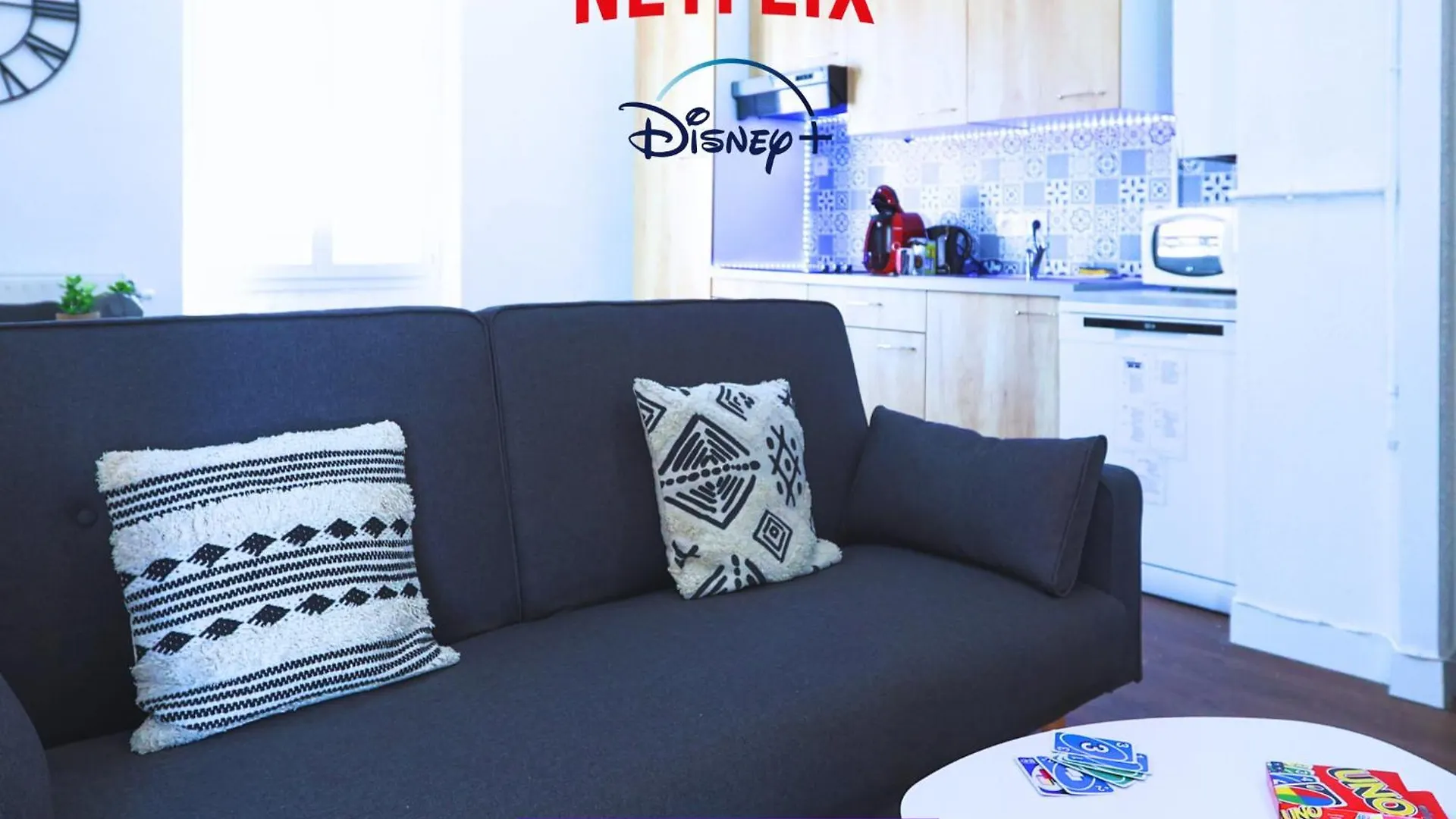 Ideal Pour Professionnels & Familles - Chaleureux & Cosy - Balcon - Wi-Fi Fibre - Netflix & Disney Plus - Calme Et Confort contacts
